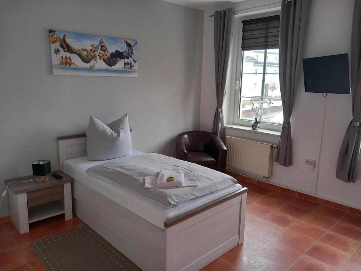 Hotel Eintracht Митвайда Екстериор снимка